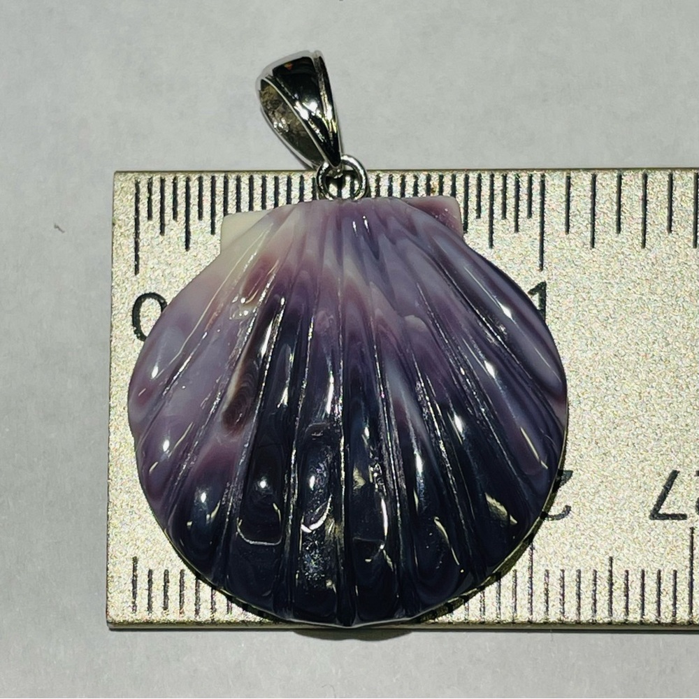P3392 Medium scallop pendant wampum quahog shell sterling silver
